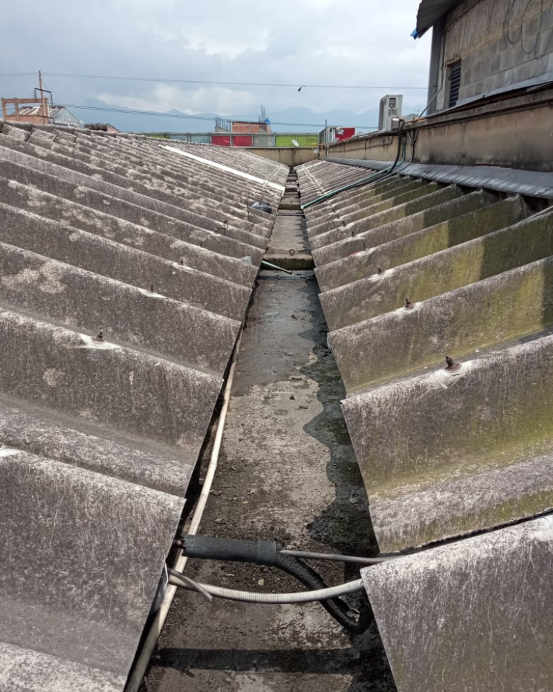 ACOMEQ Limpieza vigas canales-CAS KENNEDY