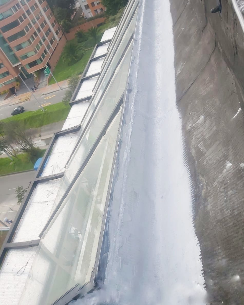 ACOMEQ-CLINICA SANTA BARBARA-Manto de claraboyas en cubierta